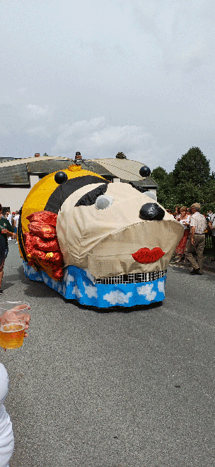 SSL Maschinenbau GmbH Eibau - Spezialanfertigung für den Eibauer Bierzug - Honigbrunnen-Biene